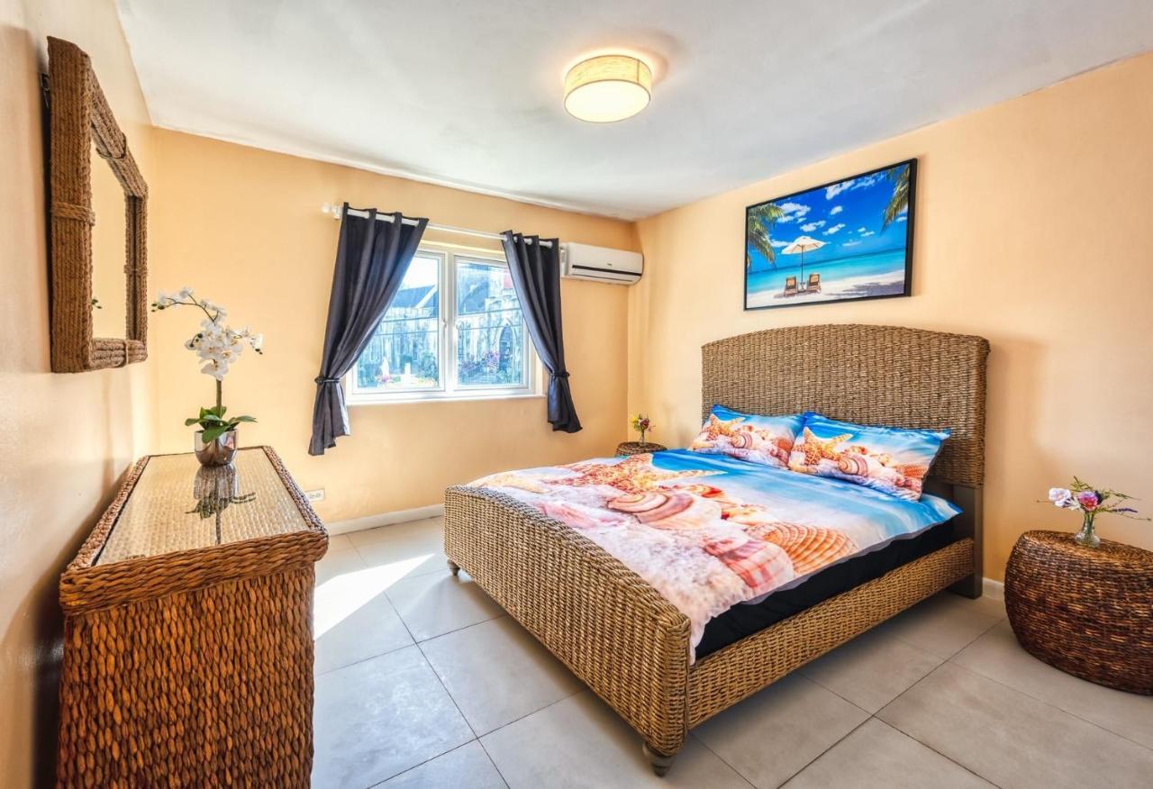 Lovely Apartment Near Beach, Downtown, 24H Security, Pool Nassau Kültér fotó