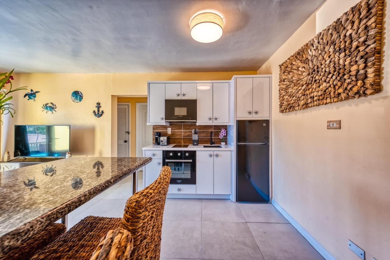 Lovely Apartment Near Beach, Downtown, 24H Security, Pool Nassau Kültér fotó