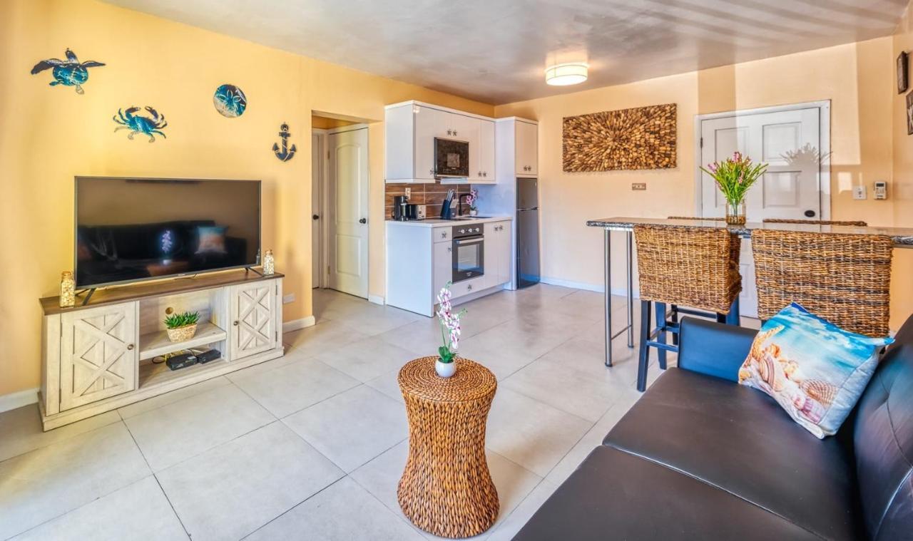Lovely Apartment Near Beach, Downtown, 24H Security, Pool Nassau Kültér fotó