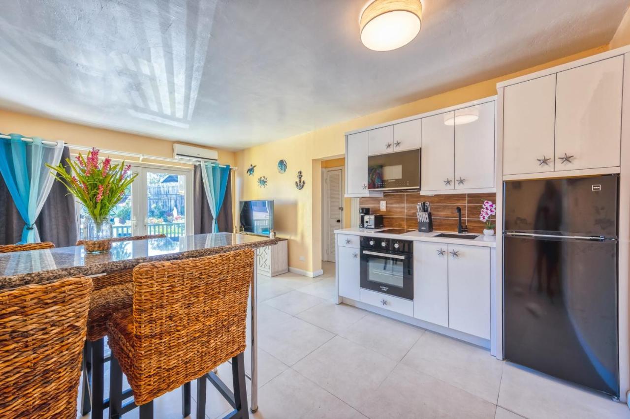 Lovely Apartment Near Beach, Downtown, 24H Security, Pool Nassau Kültér fotó