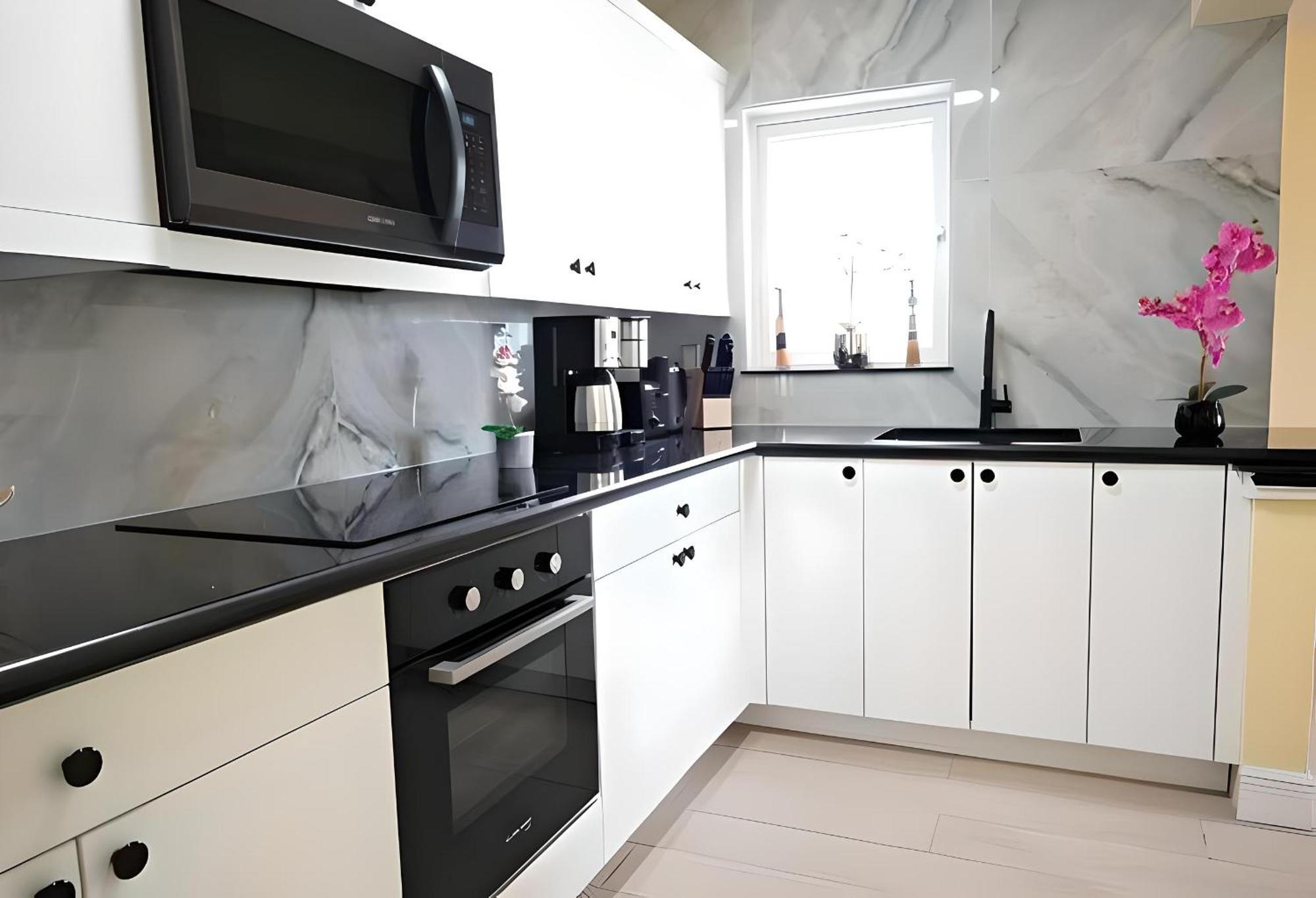 Lovely Apartment Near Beach, Downtown, 24H Security, Pool Nassau Kültér fotó